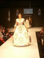 Pintura y trajes regionales en el Mig Any del Pilar