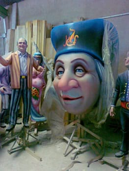 Taller de la Falla Tres Forques 2011 (2) 06022011017