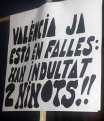 Pancarta Ja tenim indultats 2 ninots (Camps i Costa) pancarta