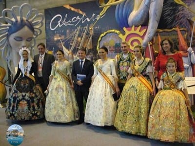 Representantes de fiestas alicantinas en Fitur