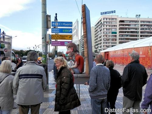 Entrega de figuras para la Exposición del Ninot