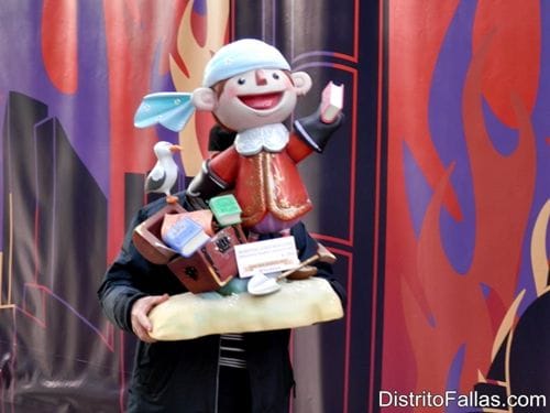 EEntrega de figuras para la Exposición del Ninot