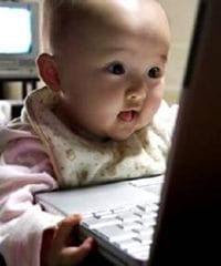 Solidaridad con chupete en la Falla Els Generals