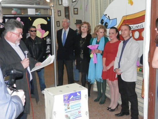 Exposición solidaria "Gateando entre chupetes" de la Falla Els Generals