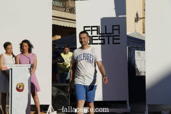 Desfiles de modelos y fuegos con la Falla Oeste