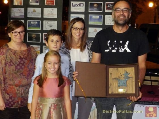 Entrega del Pany de Serrans a la ADEF (Taula dels Serrans 2015)