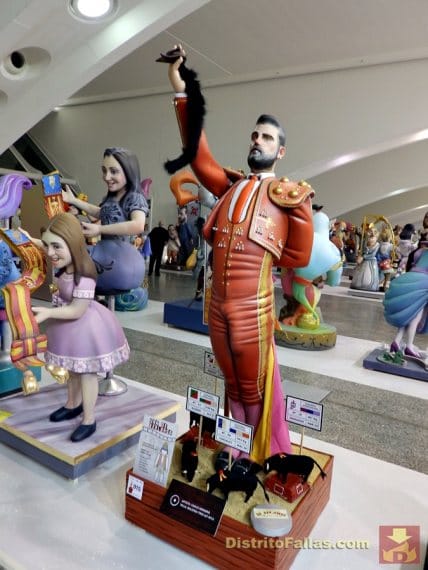 Exposició del Ninot 2016: ninot de Bolsería con Pere Fuset de torero
