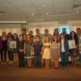 Repartiendo premios a troche y moche