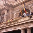 Balcón del Ayuntamiento de Valencia durante una mascletà