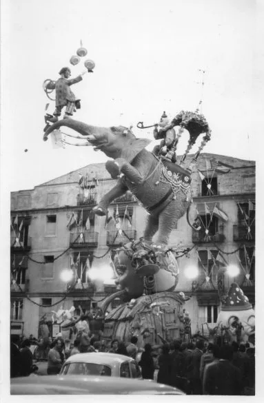 Falla Plaza del Pilar, 1970 (foto cedida por Quino Puig)