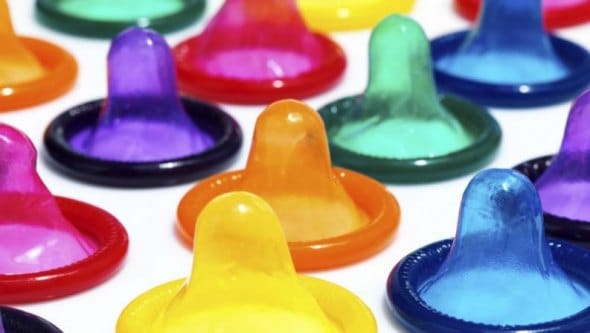 Mascletà de preservativos cortesía de Lambda