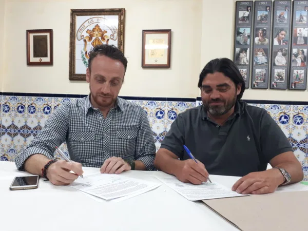 Santaeulalia firma con la Falla Els Barris (Turís) para 2020