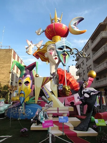 Primer premio de las Fallas de Benicarló 2012. Foto: Wikipedia / Columbusalbus, CC BY-SA 3.0, https://commons.wikimedia.org/w/index.php?curid=18732365