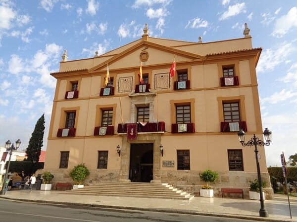 Ayuntamiento de Paterna (By Enrique Íñiguez Rodríguez, CC BY-SA 3.0, https://commons.wikimedia.org/w/index.php?curid=61946036)