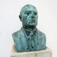 Busto de Regino Mas en la puerta del Museu Faller de València