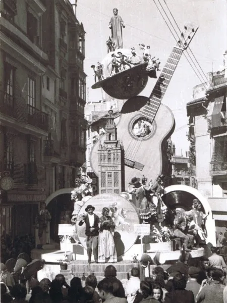 Falla Plaza de San Jaime, 1941 (foto: gremiodeartistasfalleros.com)