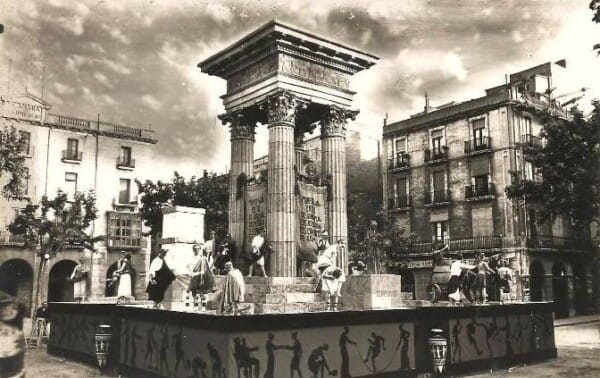 Falla Plaça Macià, 1935 (Tarragona) [foto: postal Chinchilla]