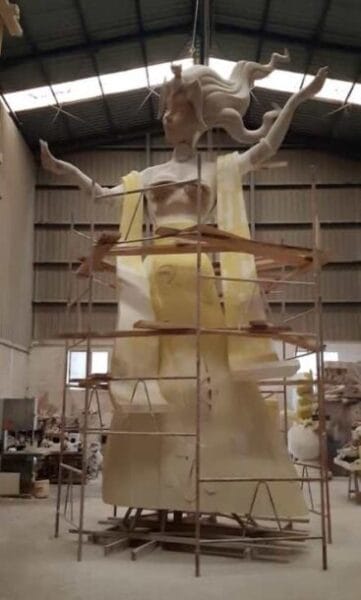 Falla grande de Barraca-Travesía de Iglesia del Rosario 2022, en el taller (foto: Facebook de la comisión)