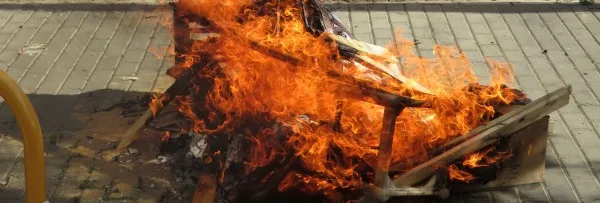 Cant de l'Estoreta, hoguera de trastos viejos