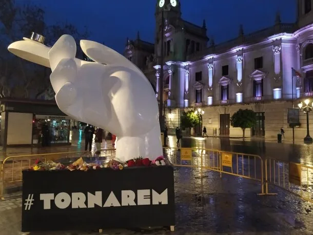 Pebetero la noche del 19 de marzo de 2021