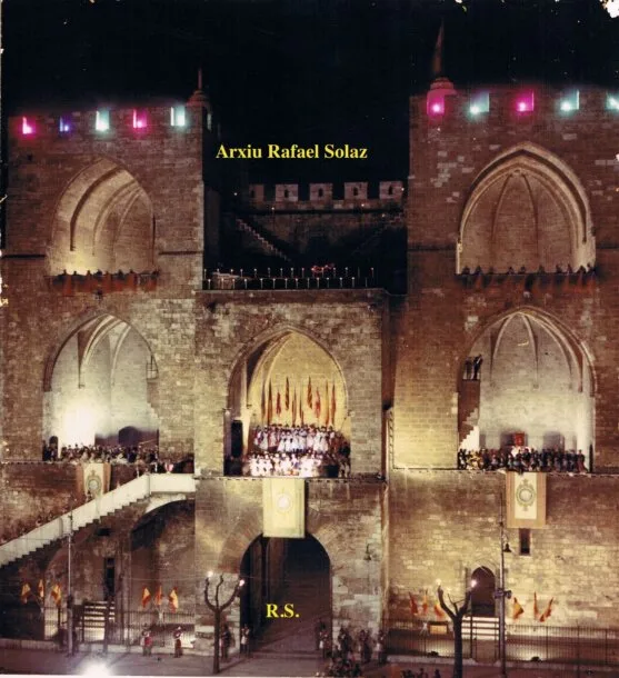 Crida en los años 70, en la parte posterior de las Torres de Serranos (foto: archivo Rafa Solaz)