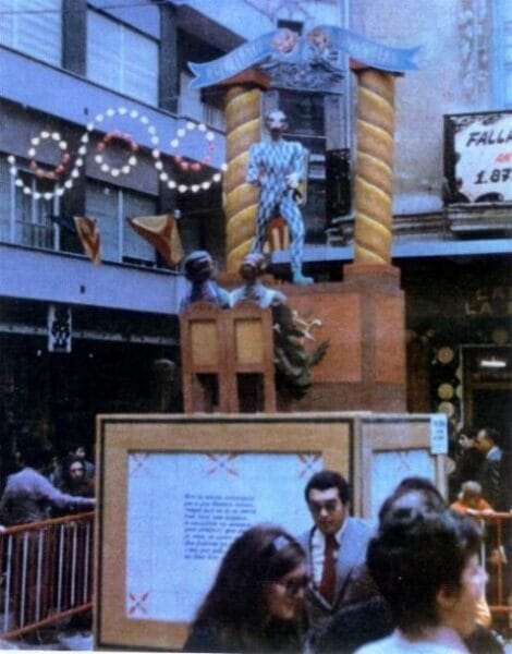 Recreación de la primera falla en la plaza de la Mercé de València, de 1872 (foto: Cendra Digital)