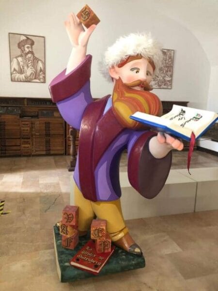 Ninot de Gutemberg, obra de Josep Vicent Castells