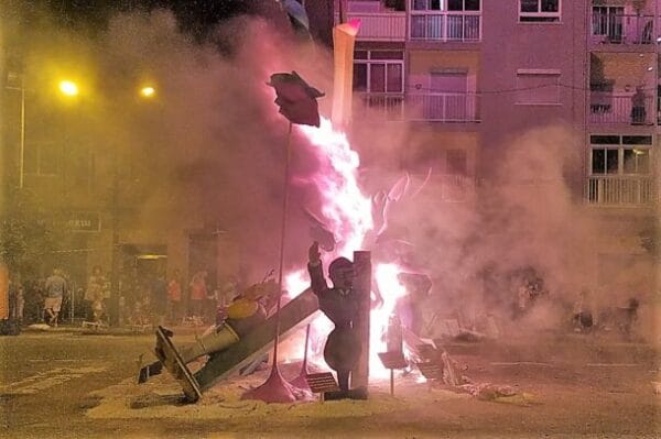 Cremà de la falla Ramiro de Maeztu-Humanista Furió, septiembre 2021