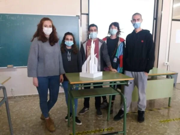 El Pi de Nadal de 2021 con sus autores.