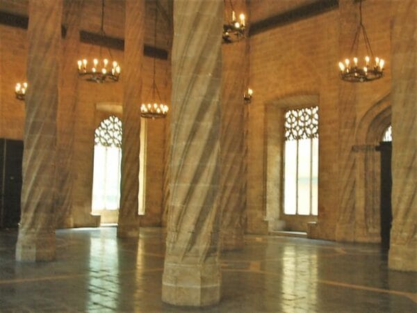 Salón columnario de la Lonja de la Seda (València)