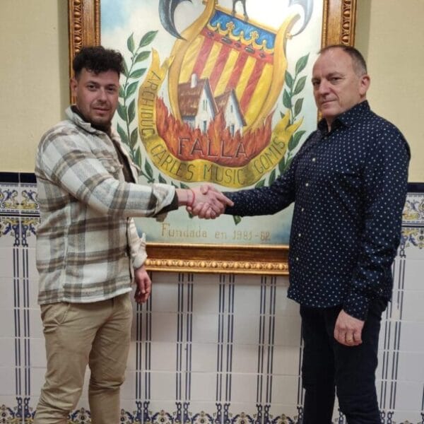 La Falla Músico Gomis continúa sus relaciones largas con los artistas