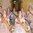 Aida y Noa, falleras mayores de Dénia 2023, con sus cortes de honor