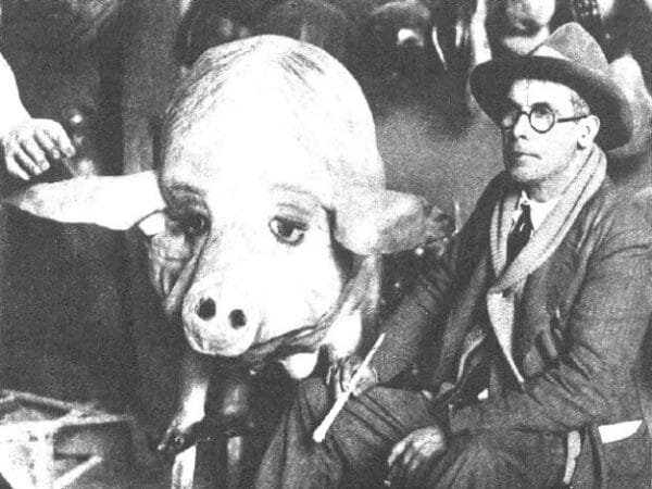 Carlos Cortina en su taller (foto: revista "Mundo Gráfico" de 16/03/1932)