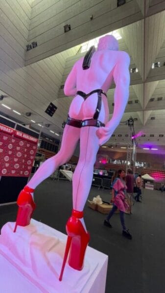 Figura de Regalaunninot.com en el Salón Erótico de Barcelona