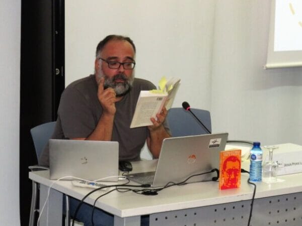 Jesús Peris en la conferencia "Fuster i les Falles"