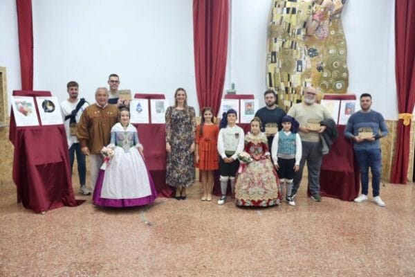 Postales solidarias de la Falla Duc de Gaeta (foto: Armando Romero / JCF)