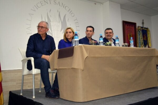 Charla "Escalant una il·lusió (fallera)" en la Falla Vicente Sancho Tello - Chile