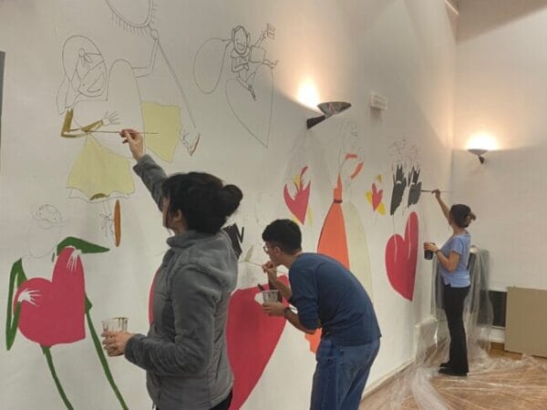 Pintando el mural del Salón de Plenos de JCF (foto JCF)