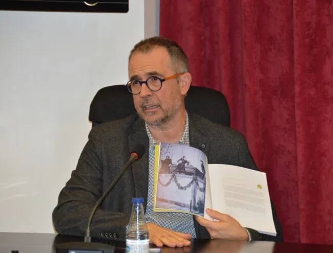 Presentación del libro "Obres mestres de l'art faller". Gil-Manuel Hernández
