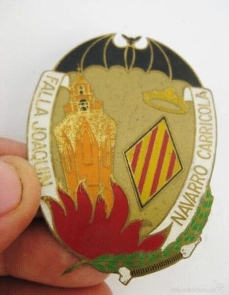 Insignia de la Falla Joaquín Navarro - Carrícola (foto: Todocoleccion.net)
