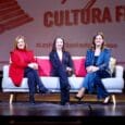 Nuria Llopis con Sandra Gómez y Pilar Bernabé