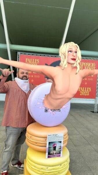 Ninot de realidad aumentada de Chuky en la Exposición del Ninot 2023