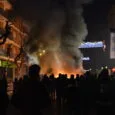 Público en la cremà de la falla de Rodríguez de Cepeda - López Palmireno de 2023