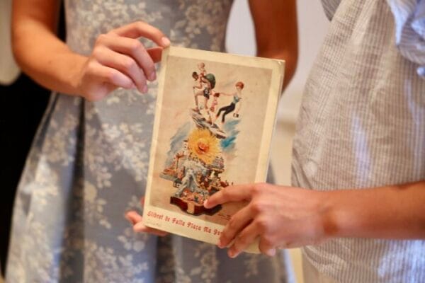 Donación de llibrets de Sento Coll Verd a JCF (foto: JCF)