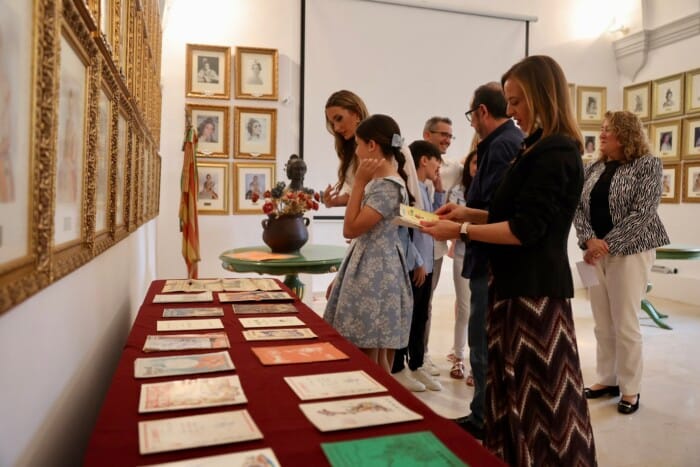 Donación de llibrets de Sento Coll Verd a JCF (foto: JCF)