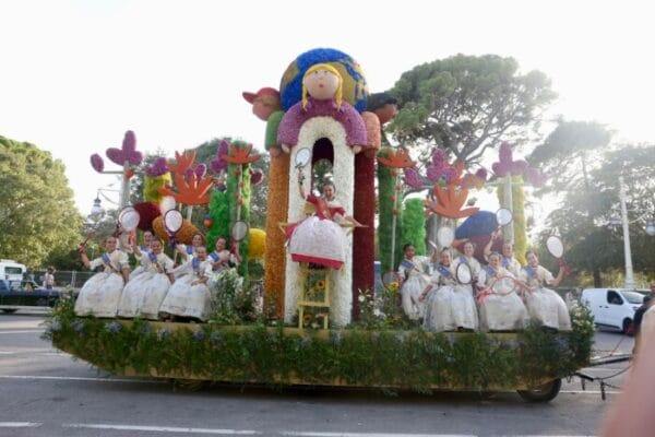 Carroza ganadora del premio Barón de Cortés en la Batalla de Flores 2023 (foto: JCF)