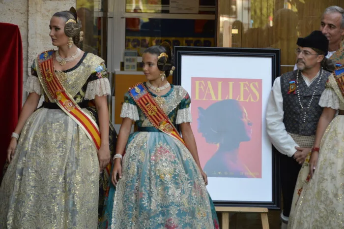 Entrega del cartel oficial de las Fallas de València 2023 al Museu Faller de València
