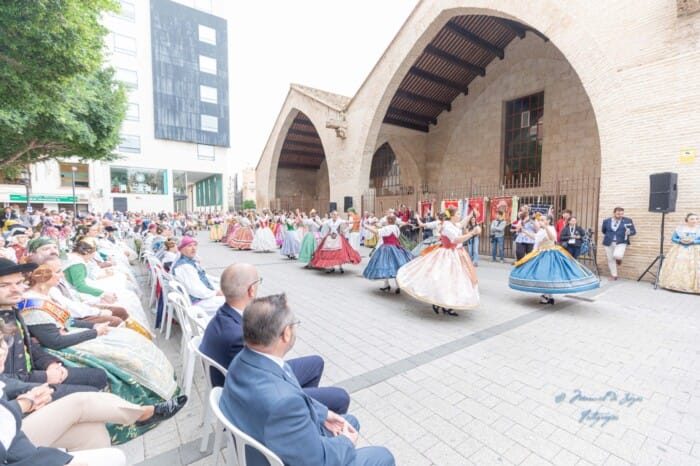 Homenaje a la Senyera en 2023 (Agrupació de Falles del Marítim) [foto: Manuel de Zayas]