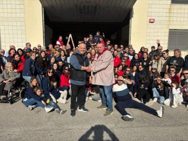Luis Espinosa renueva como artista de la Falla Jerónima Galés