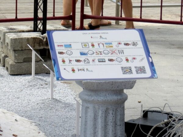 Pictogramas en la hoguera infantil de Port d'Alacant 2024
